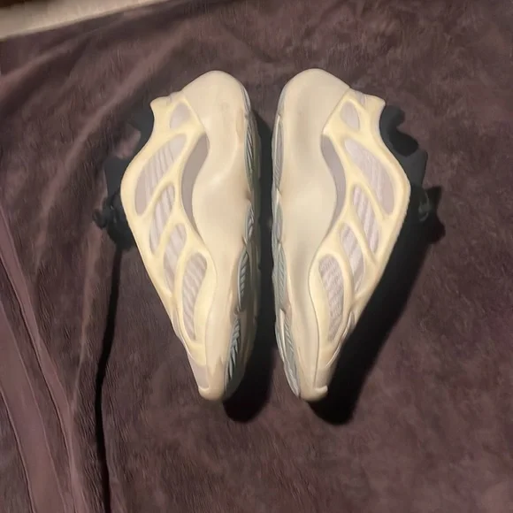 700 - Picture 3 of 5